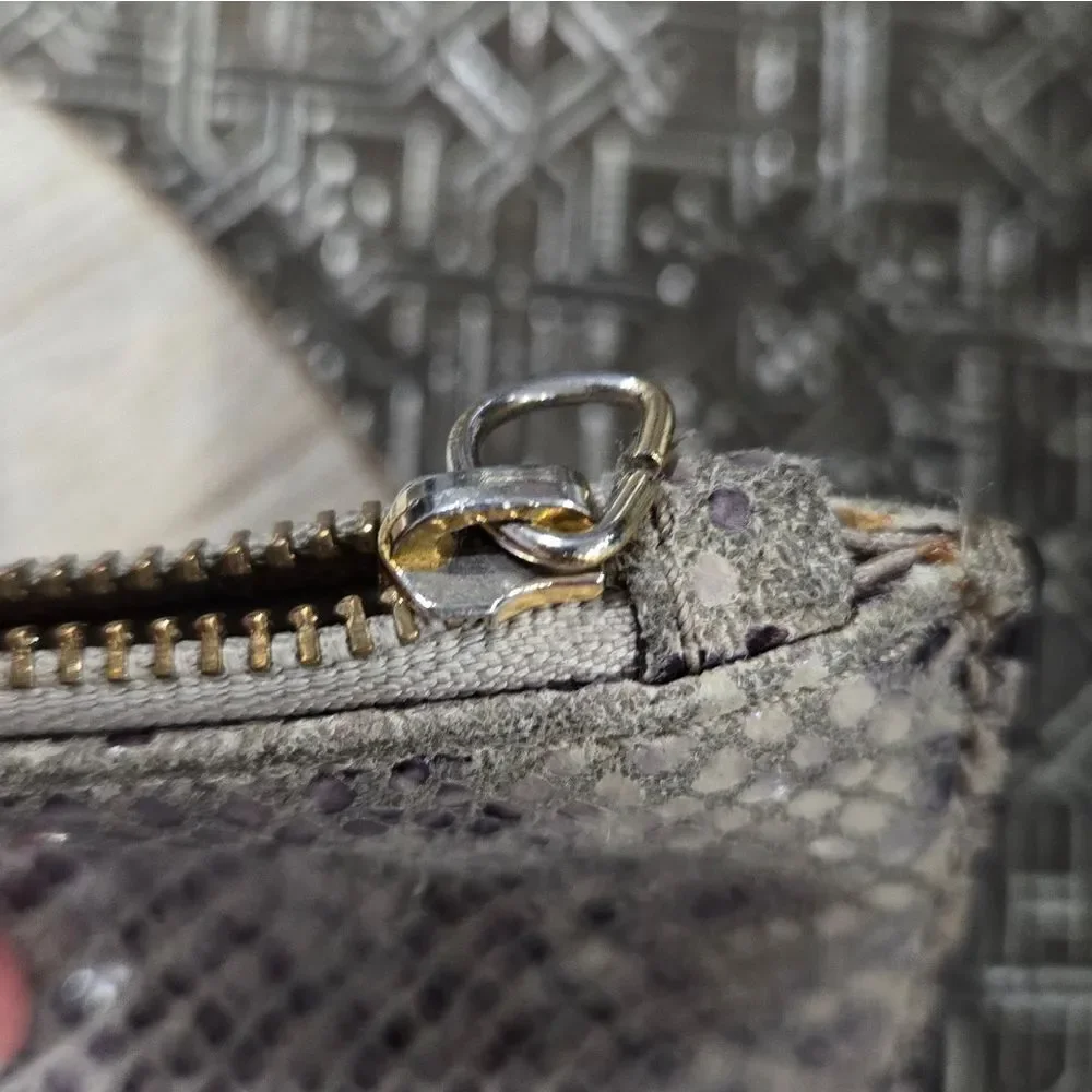 🐢 Michael Kors Snakeskin Clutch.